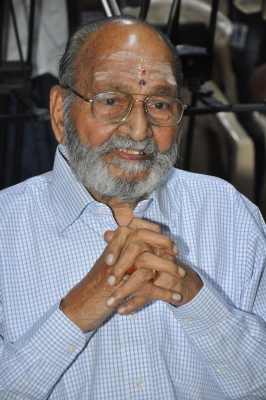 वेंकैया नायडू और तेलुगु राज्यों के सीएम ने विश्वनाथ के निधन पर शोक जताया वेंकैया नायडू और तेलुगु राज्यों के सीएम ने विश्वनाथ के निधन पर शोक जताया