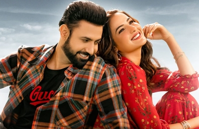 गिप्पी ग्रेवाल की पंजाबी फिल्म 'हनीमून' ने सिनेमाघरों में 100 दिन पूरे किए गिप्पी ग्रेवाल की पंजाबी फिल्म 'हनीमून' ने सिनेमाघरों में 100 दिन पूरे किए