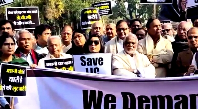 अडानी मसले पर हंगामे के कारण लोक सभा की कार्यवाही 2 बजे तक स्थगित अडानी मसले पर हंगामे के कारण लोक सभा की कार्यवाही 2 बजे तक स्थगित