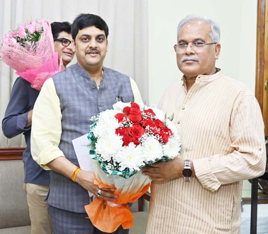 सीएम  बघेल से सीसीएल के डायरेक्टर ने की मुलाकात