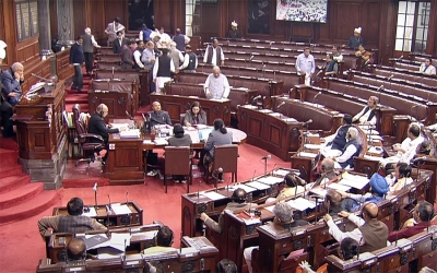 विपक्ष ने दोहराई जेपीसी की मांग, कांग्रेस सांसदों का राज्यसभा से वाकआउट विपक्ष ने दोहराई जेपीसी की मांग, कांग्रेस सांसदों का राज्यसभा से वाकआउट