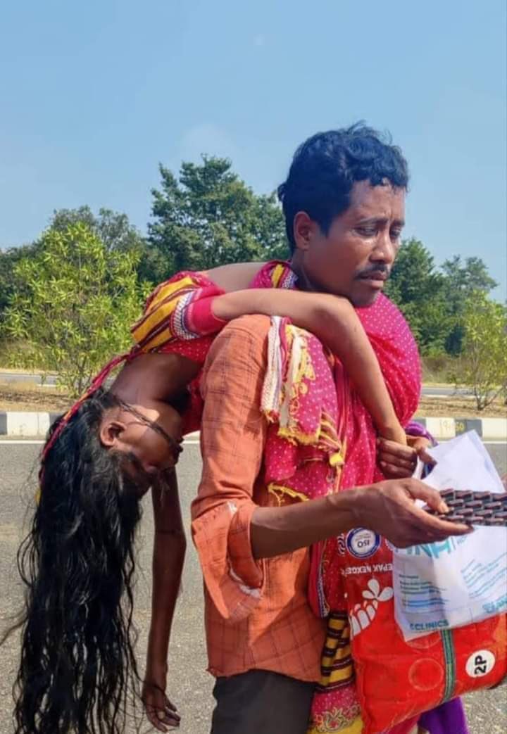 ‘छत्तीसगढ़’ का संपादकीय : पत्नी की लाश 33 किमी कंधे पर ढोता विश्वगुरू