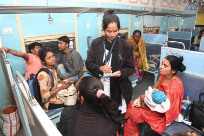 बिना टिकट अकेले यात्रा कर रही महिला को ट्रेन से नहीं उतरा जा सकता बिना टिकट अकेले यात्रा कर रही महिला को ट्रेन से नहीं उतरा जा सकता