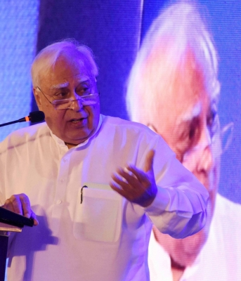 कपिल सिब्बल ने ईडी पर कसा तंज, बताया केंद्र की वेलेंटाइन कपिल सिब्बल ने ईडी पर कसा तंज, बताया केंद्र की वेलेंटाइन