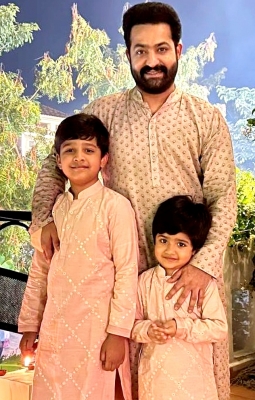 ऑस्कर के लिए घर से बाहर एनटीआर जूनियर कर रहे फैमिली को मिस ऑस्कर के लिए घर से बाहर एनटीआर जूनियर कर रहे फैमिली को मिस