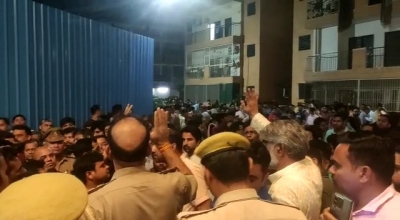 गाजियाबाद में डॉक्टर की बेटी के अपहरण की कोशिश, आरोपी की पिटाई गाजियाबाद में डॉक्टर की बेटी के अपहरण की कोशिश, आरोपी की पिटाई