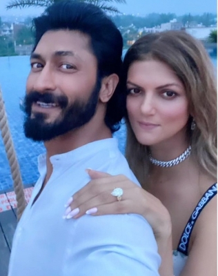विद्युत जामवाल और नंदिता महतानी ने किया अलग होने का फैसला विद्युत जामवाल और नंदिता महतानी ने किया अलग होने का फैसला