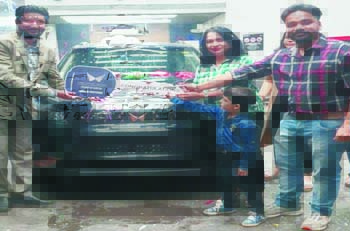 रालास मोटर्स में इलेक्ट्रिक एक्सयूवी 400 की पहली शानदार डिलीवरी