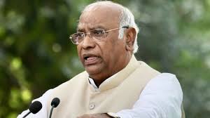 लोकसभा में राहुल के बोलने के लिए मंगलवार का समय मांगा है: खरगे लोकसभा में राहुल के बोलने के लिए मंगलवार का समय मांगा है: खरगे