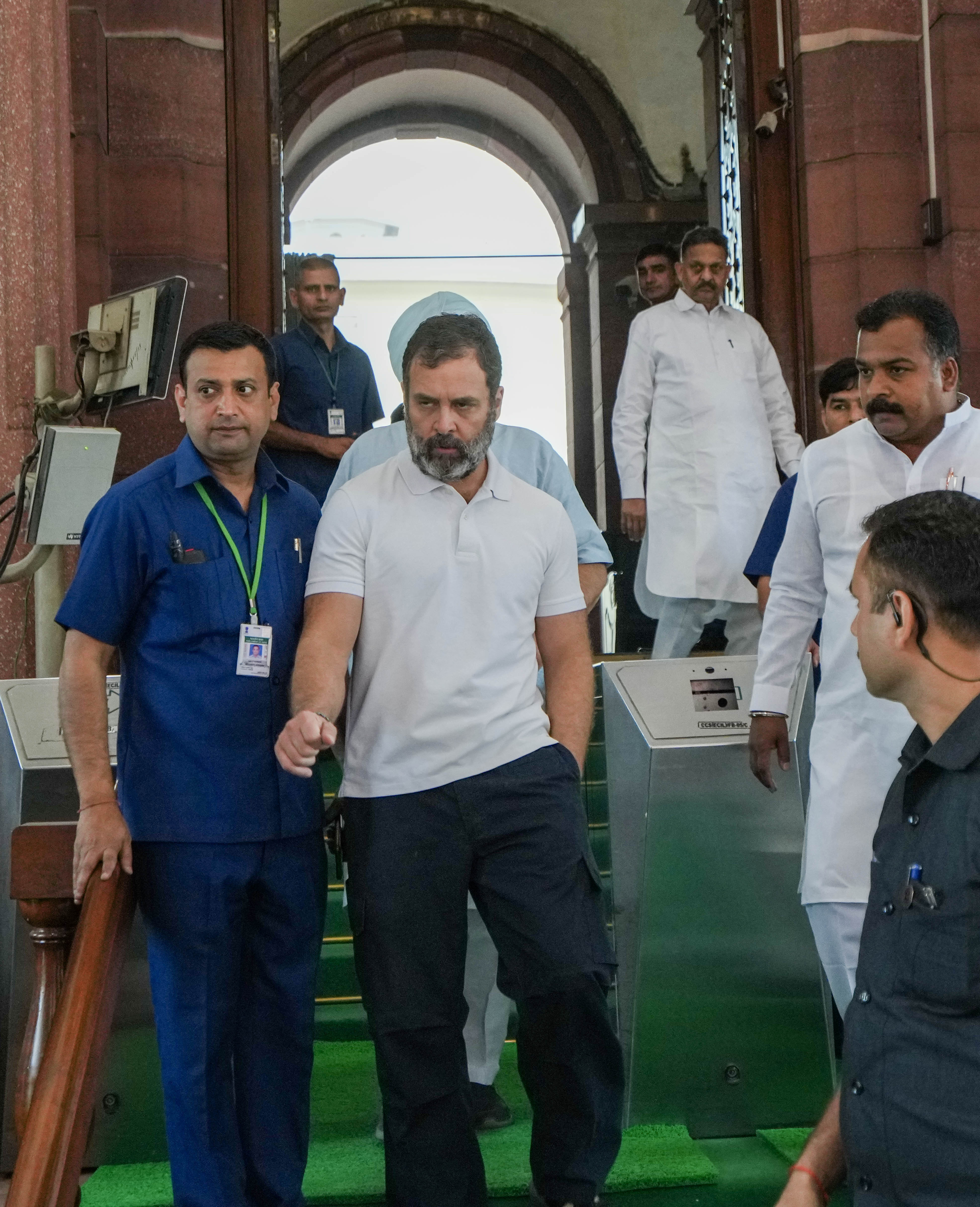 राहुल गांधी की संसद सदस्यता रद्द, समझिए पूरा मामला राहुल गांधी की संसद सदस्यता रद्द, समझिए पूरा मामला