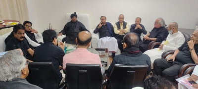 राहुल को अयोग्य ठहराए जाने के विरोध में कांग्रेस सांसदों ने पहनी काली पोशाक