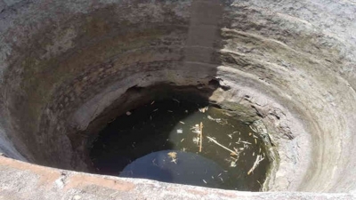 बुरहानपुर में महिला ने 4 बच्चों के साथ कुएं में लगाई छलांग, तीन की मौत बुरहानपुर में महिला ने 4 बच्चों के साथ कुएं में लगाई छलांग, तीन की मौत