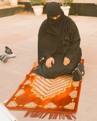 सार्वजनिक स्थान पर नमाज अदा करने पर एआईएमआईएम नेता के खिलाफ केस