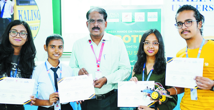 कलिंगा विवि में रोबोटिक्स पर प्रशिक्षण कलिंगा विवि में रोबोटिक्स पर प्रशिक्षण