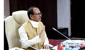 इंदौर में मंदिर हादसे के दोषियों की जिम्मेदारी तय करेंगे : मुख्यमंत्री