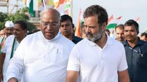 देश के लिए लड़ रहे हैं राहुल, कांग्रेस नेता उनके समर्थन के लिए पहुंच रहे : खरगे