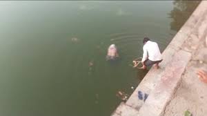 मथुरा में गोविंद कुंड में पाया गया महिला का शव