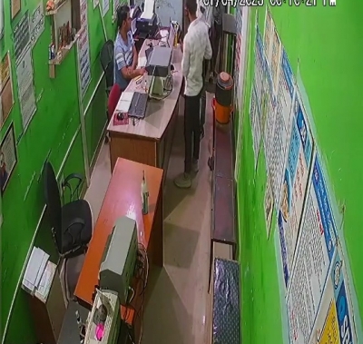 जन सुविधा केंद्र में घुसकर बदमाशों ने की लूट