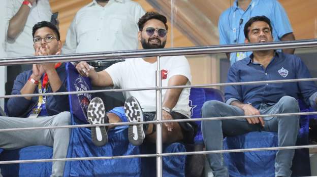 आईपीएल मैच देखने पहुंचे ऋषभ पंत, दर्शकों ने ऐसे किया स्वागत