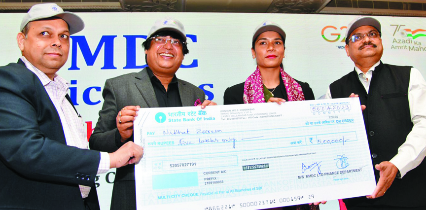 ब्रांड एंबेसडर विश्व चैंपियन निखत को एनएमडीसी ने किया सम्मानित