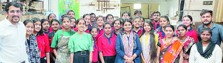 मैक विद्यार्थियों ने आर्ट वर्कशॉप डी-आर्ट वेंचर का किया भ्रमण