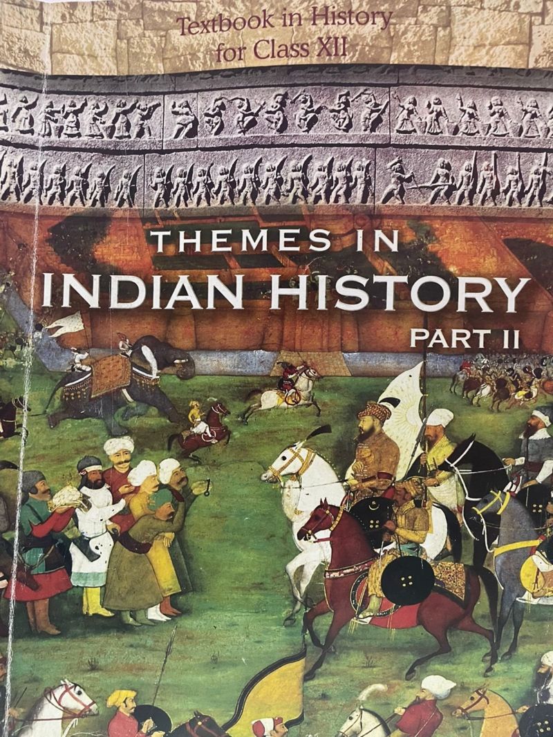 कनक तिवारी लिखते हैं-मुुगलकाल इतिहास की लुगदी नहीं है