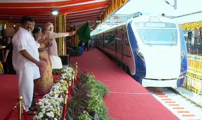 प्रधानमंत्री ने सिकंदराबाद-तिरुपति वंदे भारत एक्सप्रेस को झंडी दिखाकर रवाना किया