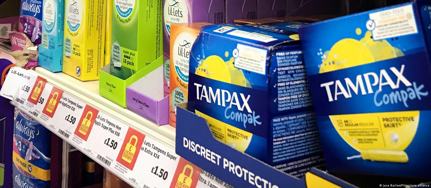 सुप्रीम कोर्ट: लड़कियों के स्कूलों में मिलें सैनिटरी पैड