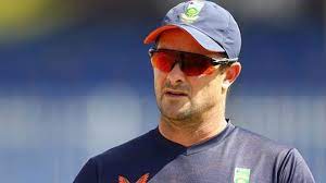 पांच ओवर में 96 रन देने की वजह से हारे : बाउचर