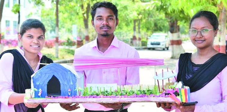 स्पीच, प्रेजेंटेशन, स्लोगन और पोस्टरों के जरिए  सीवीआरयू विद्यार्थियों द्वारा पृथ्वी रक्षा संकल्प