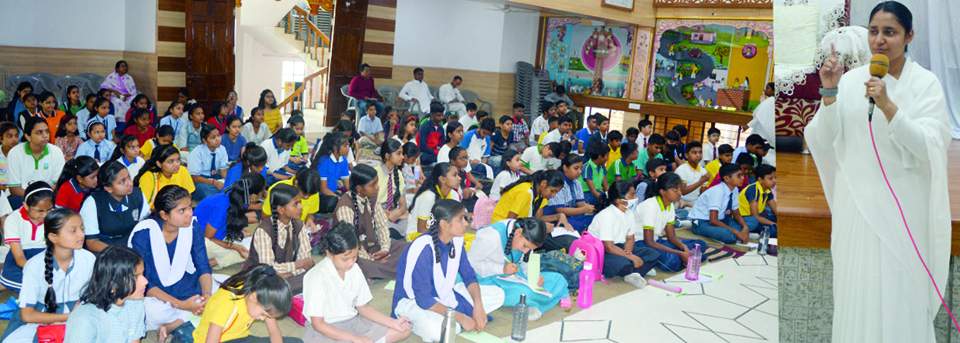 खेल-खेल में बच्चे आध्यात्मिकता के रंग में रंग रहे