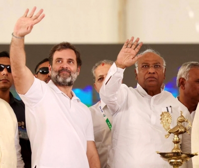 कर्नाटक चुनाव: खड़गे, राहुल ने लोगों से 'प्रगतिशील सरकार' के लिए वोट करने की अपील की