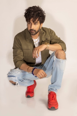 रानी मुखर्जी अभिनीत 1998 की फिल्म 'मेहंदी' के सीक्वल में नजर आएंगे विशाल मोहन रानी मुखर्जी अभिनीत 1998 की फिल्म 'मेहंदी' के सीक्वल में नजर आएंगे विशाल मोहन