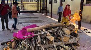 लावारिस लाशों की मसीहा: इंदौर की महिला कर रही अनजान लोगों का अंतिम संस्कार