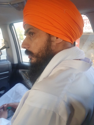 अमृतपाल के माता-पिता ने डिब्रूगढ़ जेल में बेटे से मुलाकात की अमृतपाल के माता-पिता ने डिब्रूगढ़ जेल में बेटे से मुलाकात की