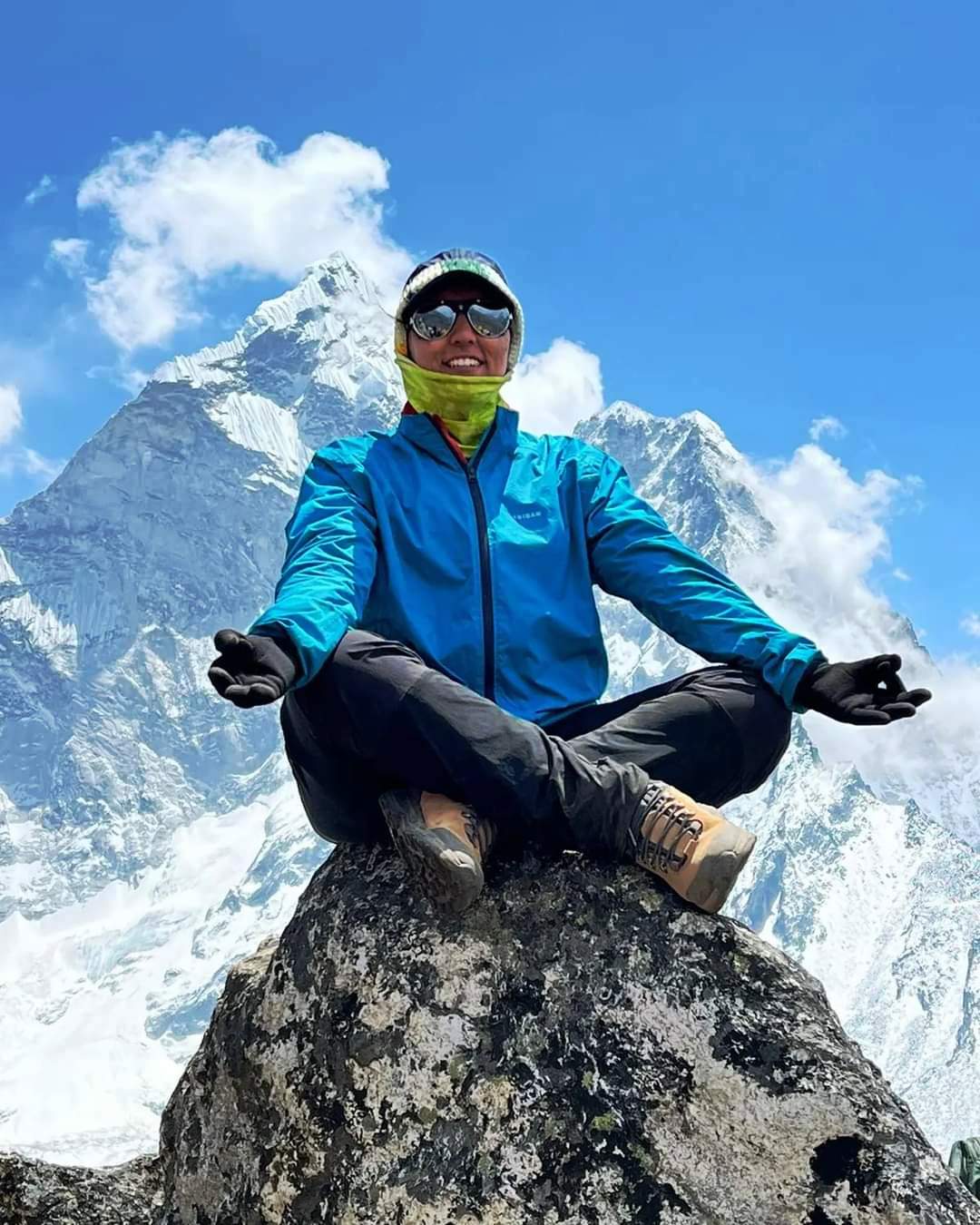 विश्व की सबसे ऊंची चोटी माउंट एवरेस्ट फतह कर इतिहास रचा याशी जैन ने