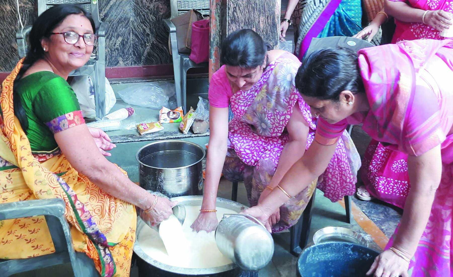 तपती धूप में स्वादिष्ट और शीतल छाछ ने लाई राहत