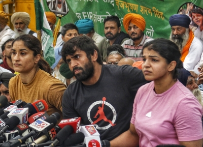 दिल्ली की अदालत में दायर याचिका का दावा, 'पहलवानों के आरोप झूठे' दिल्ली की अदालत में दायर याचिका का दावा, 'पहलवानों के आरोप झूठे'