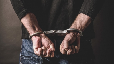 मुंबई में पुलिस के भाई को चोर समझकर लोगों ने पीट-पीट कर मार डाला, 4 गिरफ्तार मुंबई में पुलिस के भाई को चोर समझकर लोगों ने पीट-पीट कर मार डाला, 4 गिरफ्तार