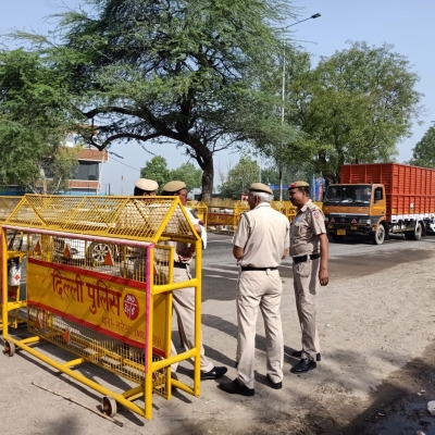 दिल्ली पुलिस ने सुरक्षा बढ़ाई, राजधानी में प्रवेश करने वाले वाहनों की जांच दिल्ली पुलिस ने सुरक्षा बढ़ाई, राजधानी में प्रवेश करने वाले वाहनों की जांच