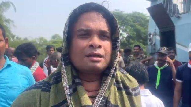ओडिशा ट्रेन दुर्घटना: ‘मां-बाप मर चुके थे रोते-रोते बच्चे की भी मौत हो गई’ – चश्मदीद ओडिशा ट्रेन दुर्घटना: ‘मां-बाप मर चुके थे रोते-रोते बच्चे की भी मौत हो गई’ – चश्मदीद