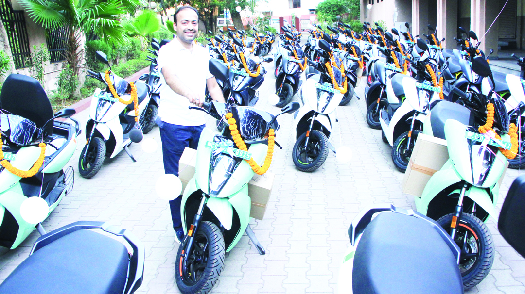 ऐथर रायपुर का नया कीर्तिमान, एक दिन  में 50 ग्राहकों को मिली पसंदीदा स्कूटर