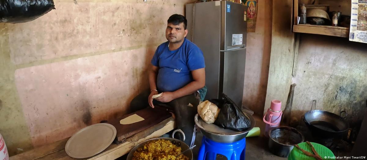 मणिपुर हिंसा: दूसरे राज्यों के लोगों की जान सांसत में फंसी मणिपुर हिंसा: दूसरे राज्यों के लोगों की जान सांसत में फंसी