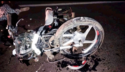 बिजनौर में ट्रैक्टर-ट्रॉली से टकराई तेज रफ्तार बाइक, दो की मौत बिजनौर में ट्रैक्टर-ट्रॉली से टकराई तेज रफ्तार बाइक, दो की मौत