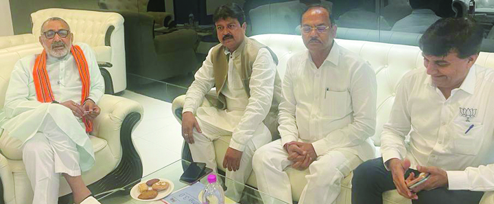 केंद्रीय मंत्री गिरिराज सिंह से मिले छत्तीसगढ़ के वरिष्ठ भाजपा नेता