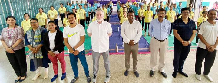 ध्यान के समृद्ध अनुभव में भाग लेते आरआईटीईई ने मनाया योग दिवस