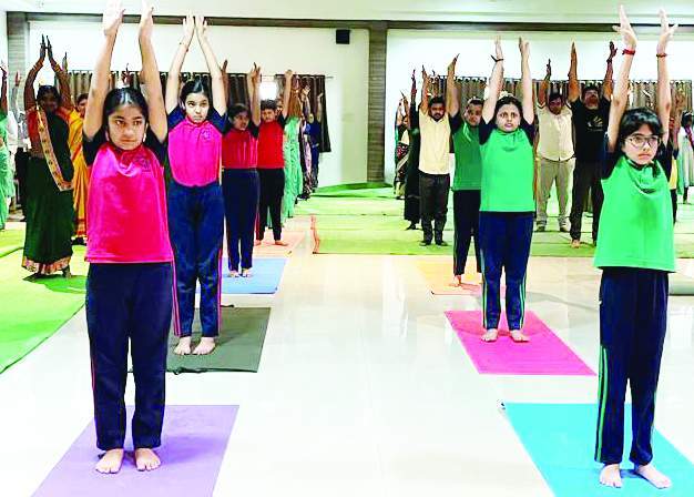 योग दिवस में शांतिमय माहौल और सकारात्मक ऊर्जा से गूंजा डीपीएस