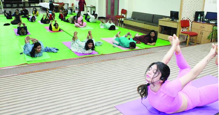 मैक में योग चर्चा एवं दिनचर्या में शामिल करने सबने लिया संकल्प