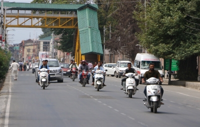कश्मीर में ईद पर खरीदारी फीकी कश्मीर में ईद पर खरीदारी फीकी