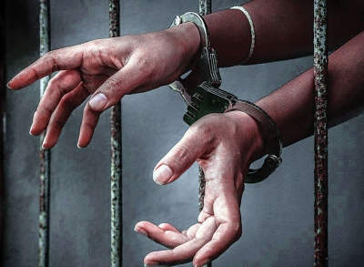 बेंगलुरु में कर्ज में डूबे दंपति को चोरी के आरोप में किया गिरफ्तार बेंगलुरु में कर्ज में डूबे दंपति को चोरी के आरोप में किया गिरफ्तार